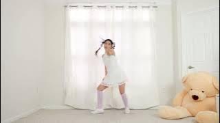 NMIXX 'O.O' dance mirror (Lisa Rhee)