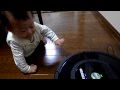 ルンバを怖がる赤ちゃん Baby went into a panic by Roomba.