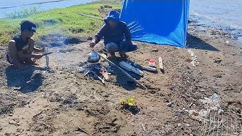 MANCING DAN MENIKMATI HASIL DI TEPI DANAU TEMPE YANG BEROMBAK