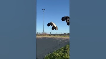 Double (X-MAXX) jump in slow motion 👌