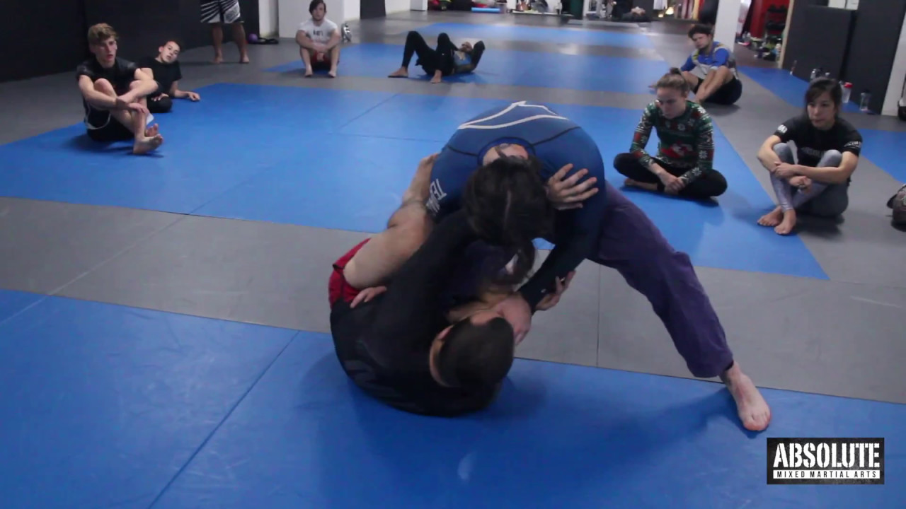 Countering the Knee-Cut with Reverse De La Riva... - youtube