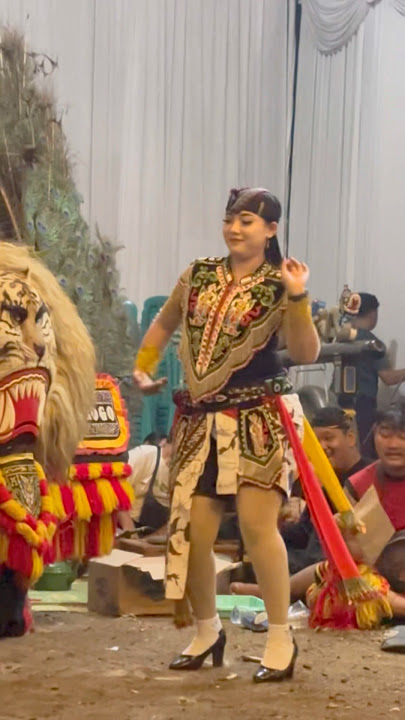 Mantap banget deh goyangannya #short #shorts #shortvideo #shortsvideo #shortsviral #shortsfeed