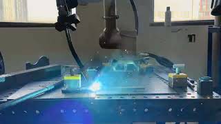 AUBO i-5 with MAG500(co2) welding equipment
