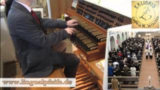 Firmung mit Weihbischof Ulrich Boom: Einzug (Aufstehn, aufeinander zugehn)