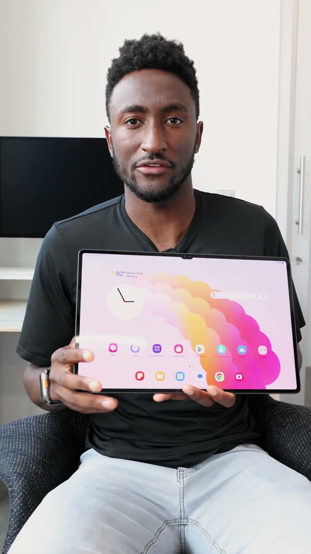This Monster Samsung Tablet is Awesome!