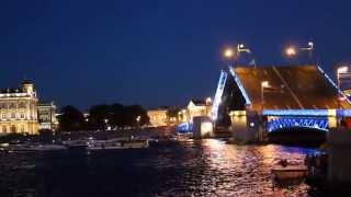 Разводной мост в Питере. Дворцовый мост. Разведение моста. Разводной мост в Питере. Дворцовый мост. Разведение моста.