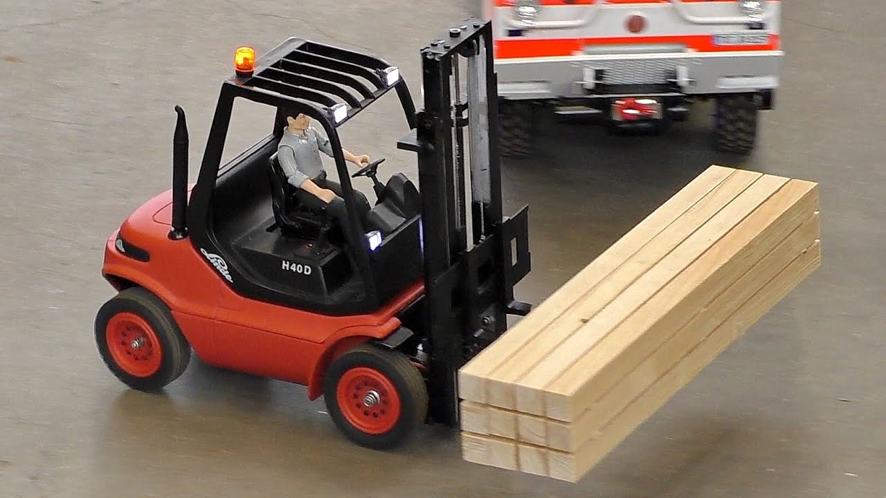 RC LINDE FORKLIFT H40D AT WORK / Treffpunkt Modellbau 