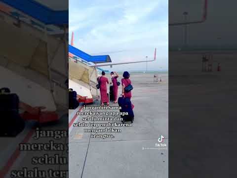 pramugari lion air sedang siap² Naik ke pesawat