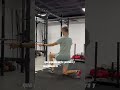 Evita lesionarte los hombros haciendo este ejercicio