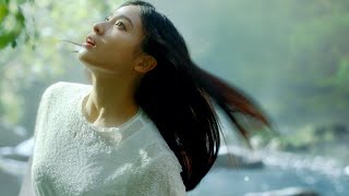 土屋太鳳がCorneliusとn-buna(ヨルシカ)の楽曲にのせて、大自然のセットに感動！「い·ろ·は·す」CM15秒＋インタビュー＋メイキング