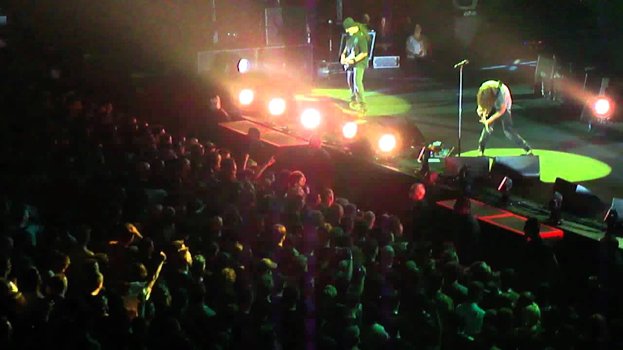 Soundgarden closes Vancouver show--Slaves & Bulldozers--Live @ Rogers Arena 2011-07-29