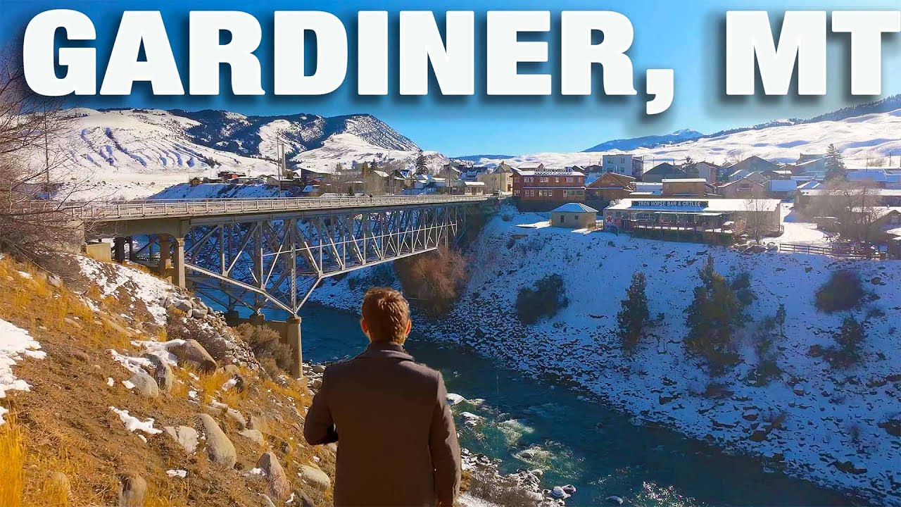 4K Winter Walk in Gardiner Montana | Gateway to Yellowstone | ASMR Snow Crunching | 30°F