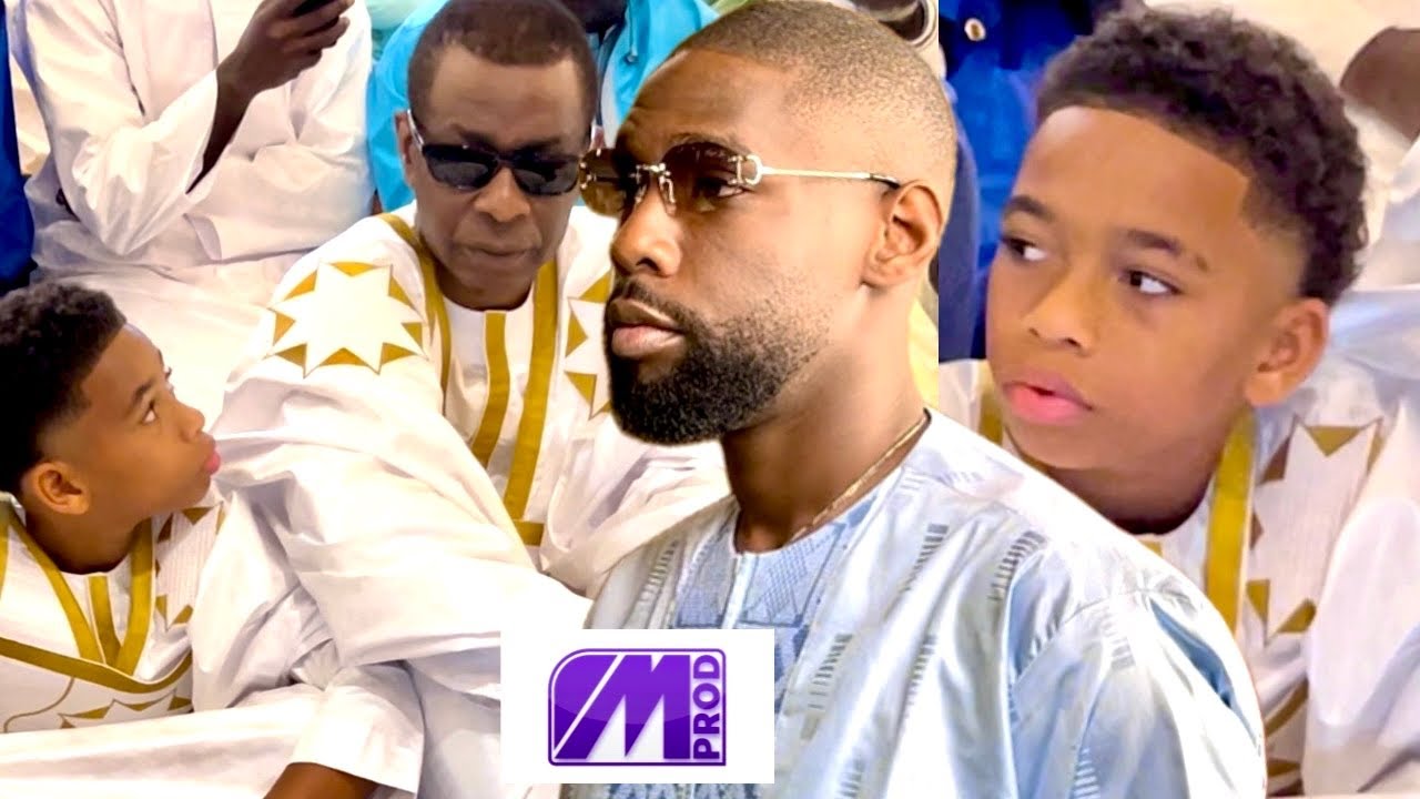 YOUSSOU NDOUR ET SES FILS NELSON ET SEGUI A LA MOSQUÉE MASSALIKUL DJINANE POUR LA PRIÈRE DE TABASKI