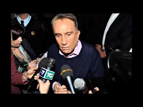 Emilio Fede impazzisce in diretta a La Zanzara 6-12-2012