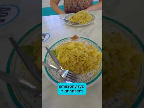 Wideo: Jak jeść Laksę, kultowe danie z makaronem w Malezji