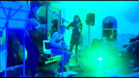 Uilleann pipes , fiddle , bouzouki