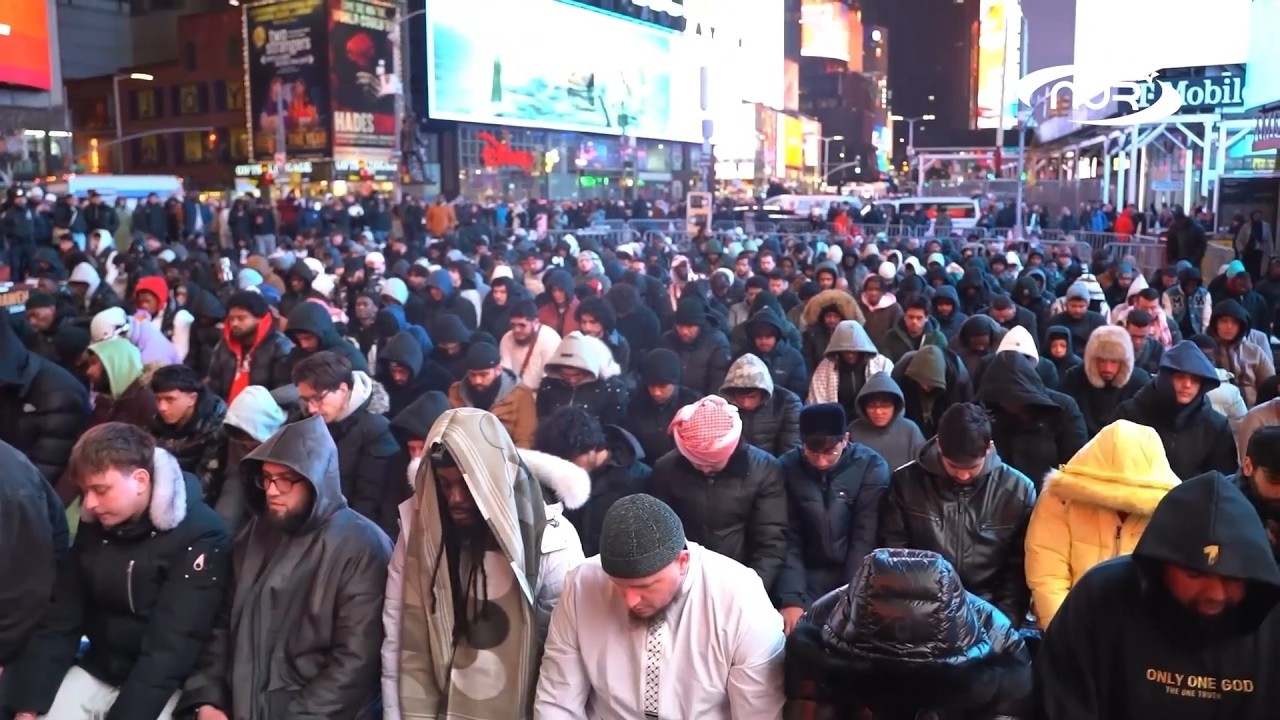 Американцы принимают ИСЛАМ на главной площади Нью-Йорка!