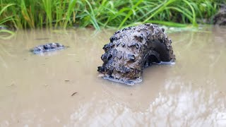 видео: Нашел внедорожник в луже картинка: Нашел внедорожник в луже