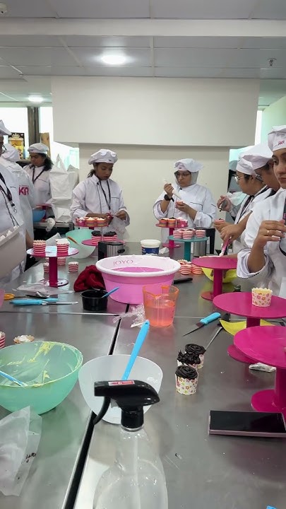 cupcake-hands-on-cake-sponge-without-oven-and-beater-how-to-make