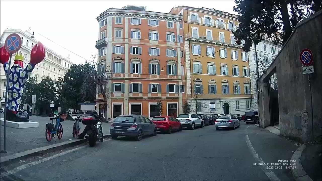 Roma, Italia.  Via Ferdinando di Savoia - Via del Teatro di Marcello.  №10.