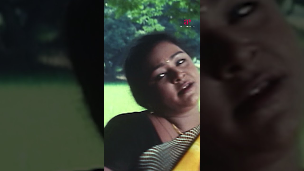 Shakeela action king kittaiye kurumbu panraanga 🤭 