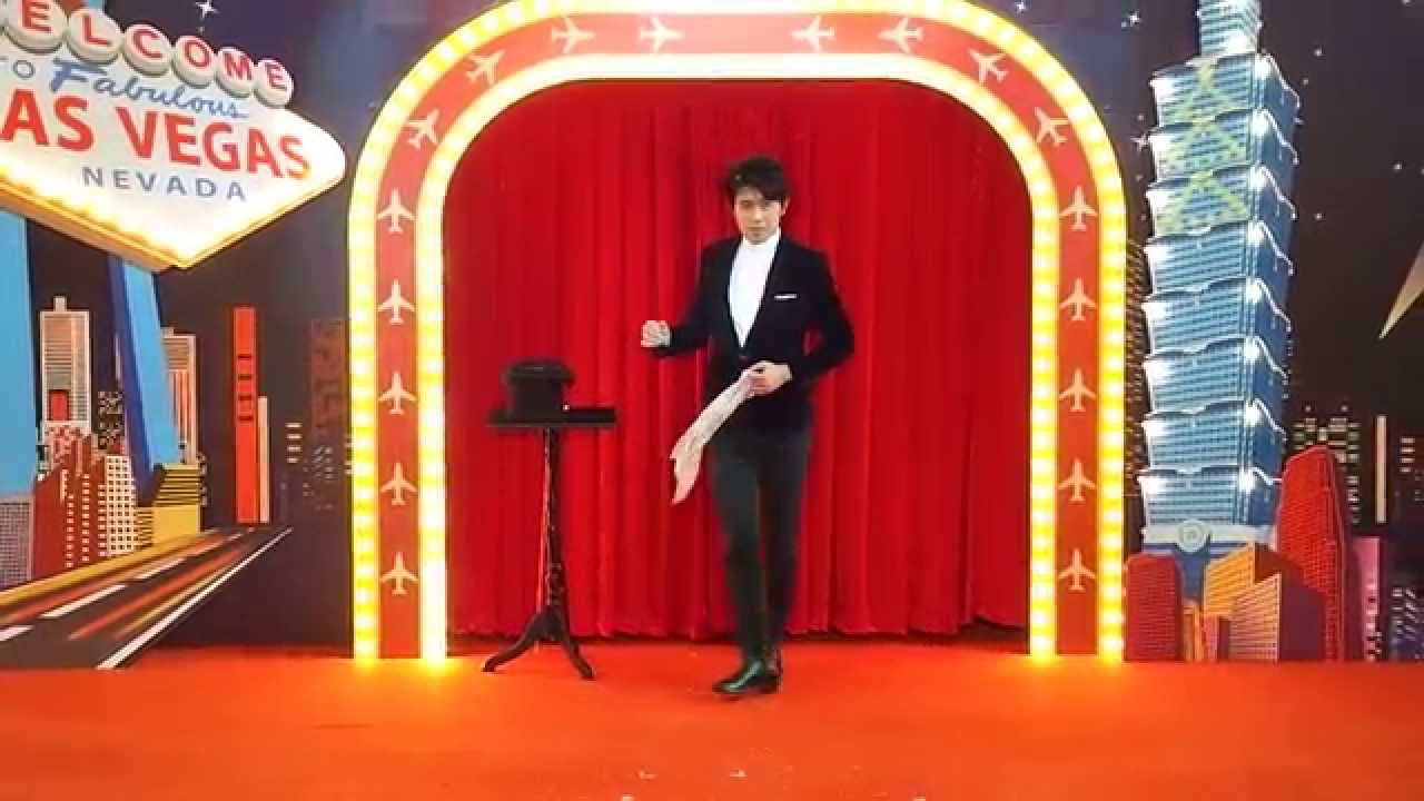 HKIA Magical Xmas Bond Lee