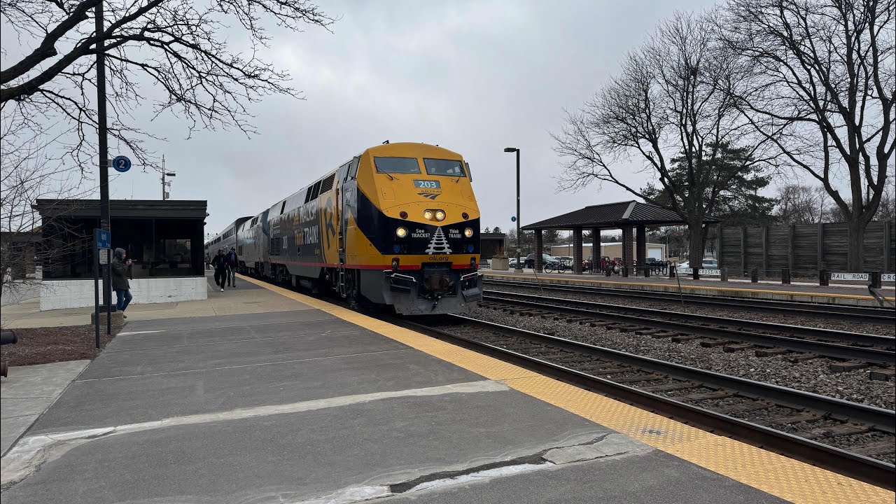 Railfanning Naperville with awesome action Ft. Amtrak 203 and horn shows!