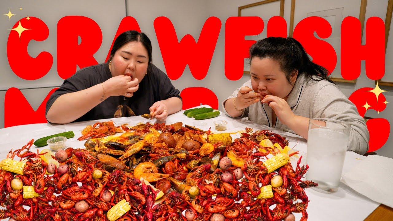 GIANT CRAWFISH SEAFOOD BOIL 🦞 MUKBANG 먹방 EATING SHOW! + Shrimp and Mussels 🦐 | MONDAY MUNCHIES