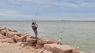 The HOT bite is at Texas City Dike (S7 E53) by MDLR Fishing 14,106 views 3 months ago 16 minutes