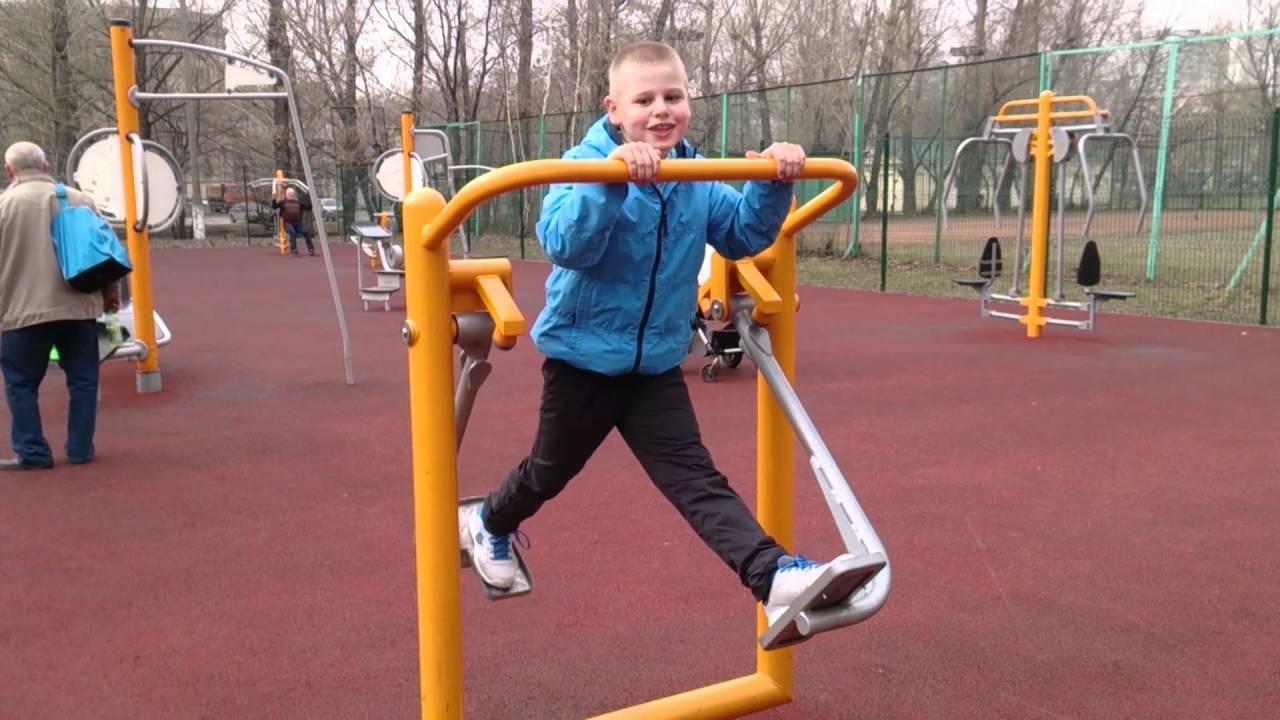 Уличные тренажеры: как это работает? - YouTube