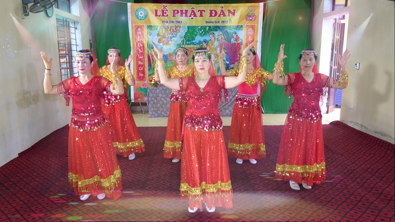 Múa trăng tròn tháng tư