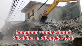 Luxury house by the Kali Harun river in Pondok Melati completely demolished! The owner fainted