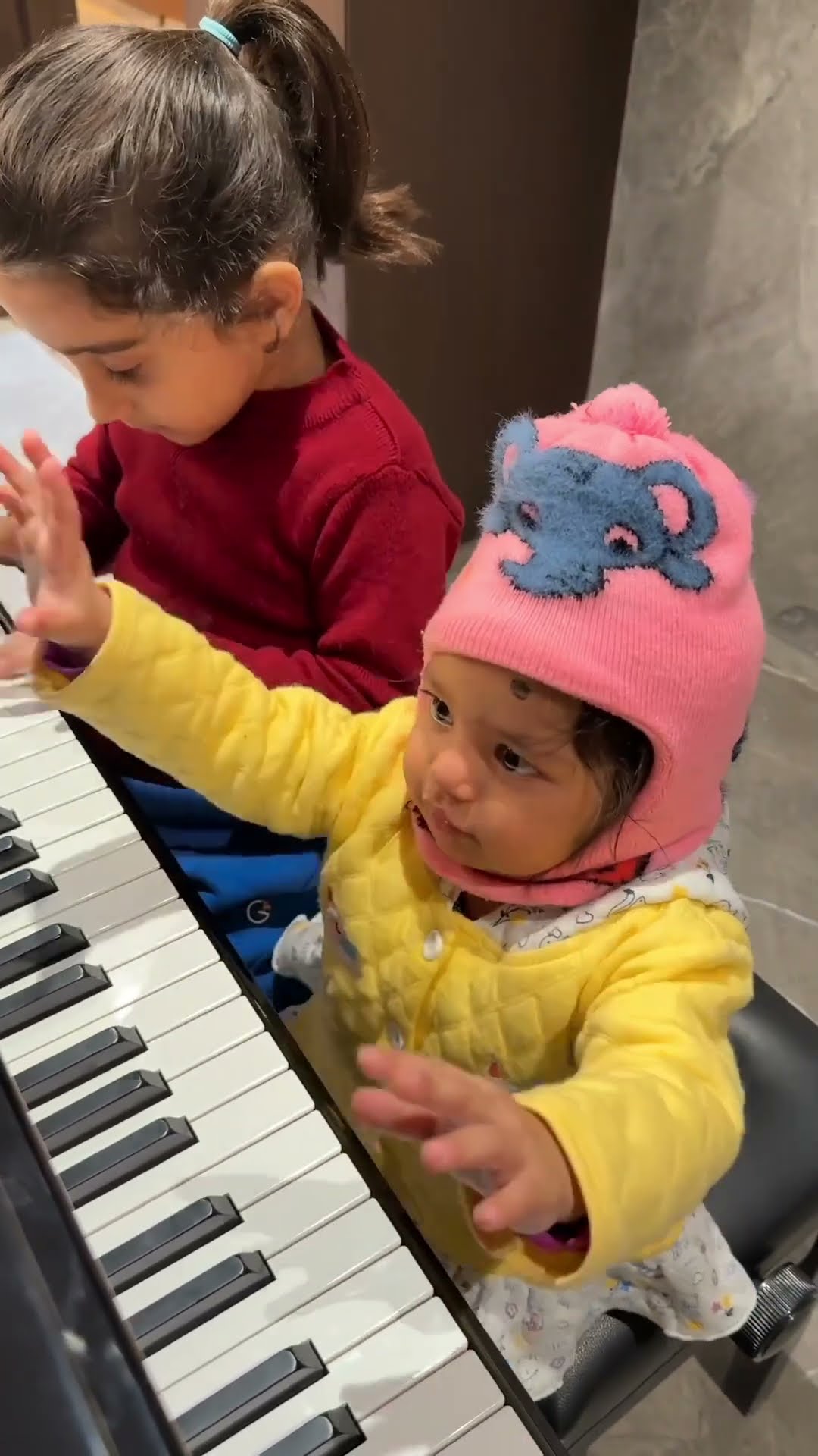 Tinku and Ridhu ne bajaya piano