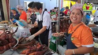 ได้มาขายที่ร้านพี่ญาคนรุมเป็นวันแรก เตรียมเป็ดมา 50 ตัว หมดเกลี้ยง การโดนรุมมันมีความสุขแบบนี้เอง