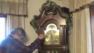 1982 Sligh Grandfather's Clock Plays Westminster Chimes.