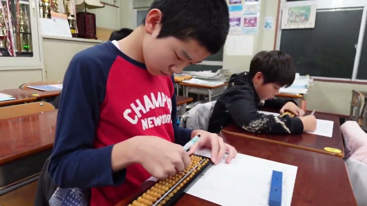 授業風景 - 笠寺高等珠算学校 | 名古屋市南区戸部町のそろばん・暗算教室