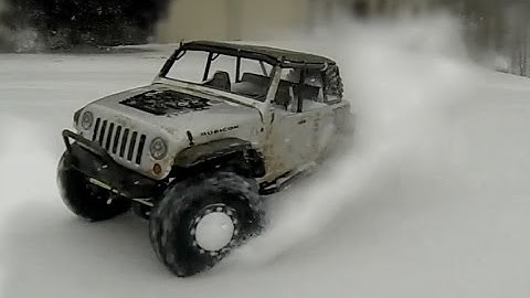 EPIC Axial SCX10 Brushless in Snow