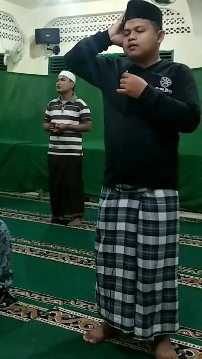 Adzan mekkah versi suara ustadz hanan attaki Coba dengarkan