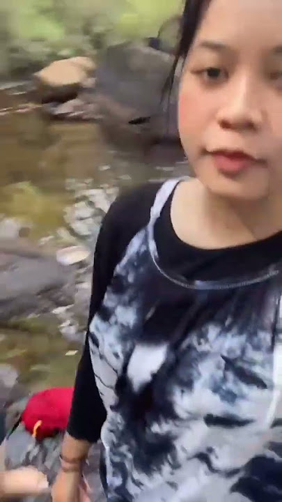 Dinginnya air terjun janda beranak tiga