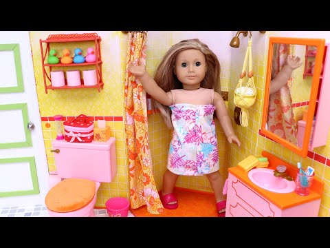 Doll Evening Routine In the Bathroom