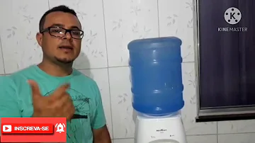 Como colocar galão de água no filtro?