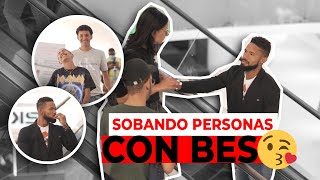 SOBANDO PERSONAS CON BESO 🔥💋 ¡BROMA DE LA ESCALERA! 🤣