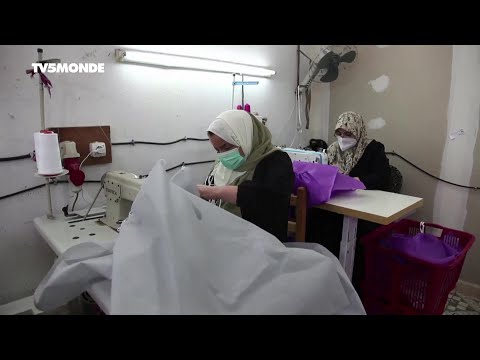 Coronavirus en Algérie: des volontaires fabriquent des vêtements pour le personnel hospitalier Coronavirus en Algérie: des volontaires fabriquent des vêtements pour le personnel hospitalier