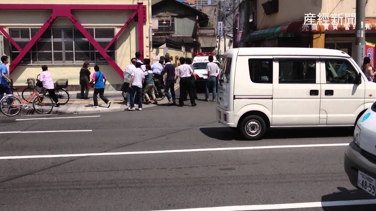 西成でワゴン車暴走 読者提供 Youtube 西成でワゴン車暴走 読者提供 Youtube