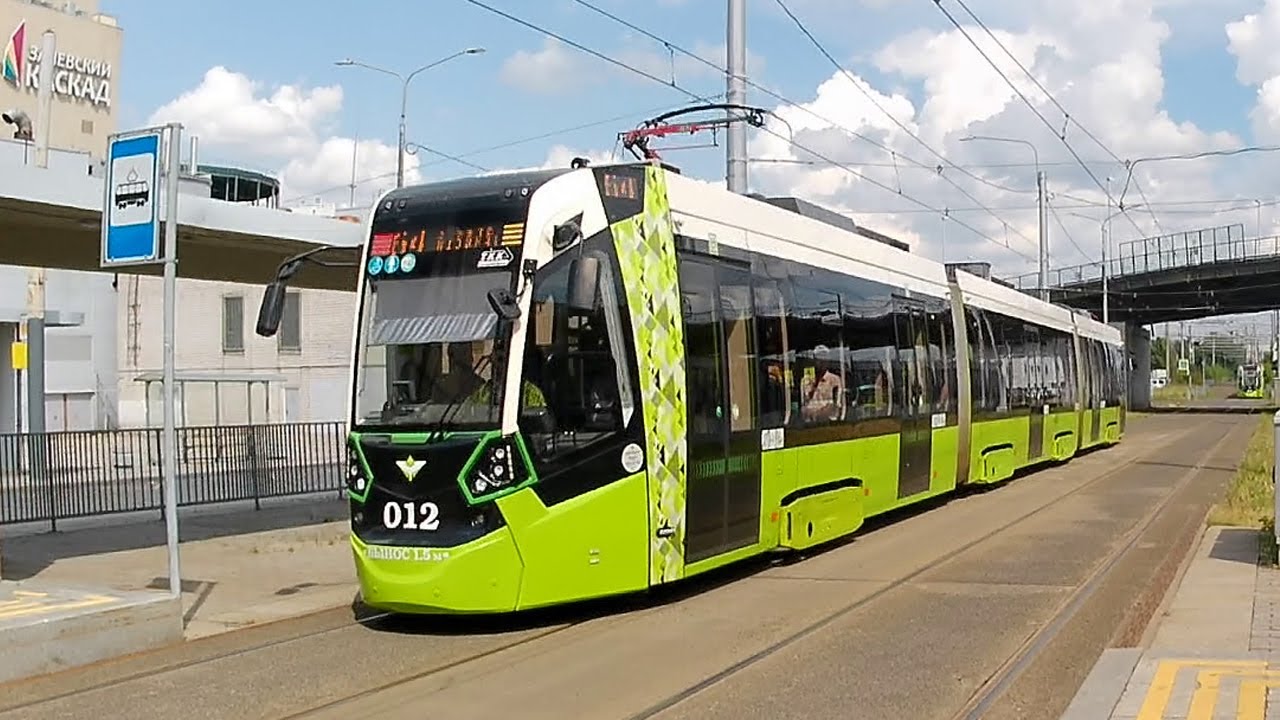 Санкт-Петербург. Трамваи «Чижик» у Ладожского вокзала. 27 июня 2023 ...