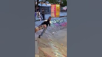 These videos are too smooth 👏 (via KVMfairfax/TW, @vicexs, OCWA/TW, zach_sanidad/TW, @jacob_acrobat)