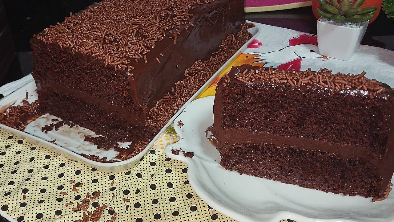 Bolo de Chocolate fofinho com Recheio de Brigadeiro