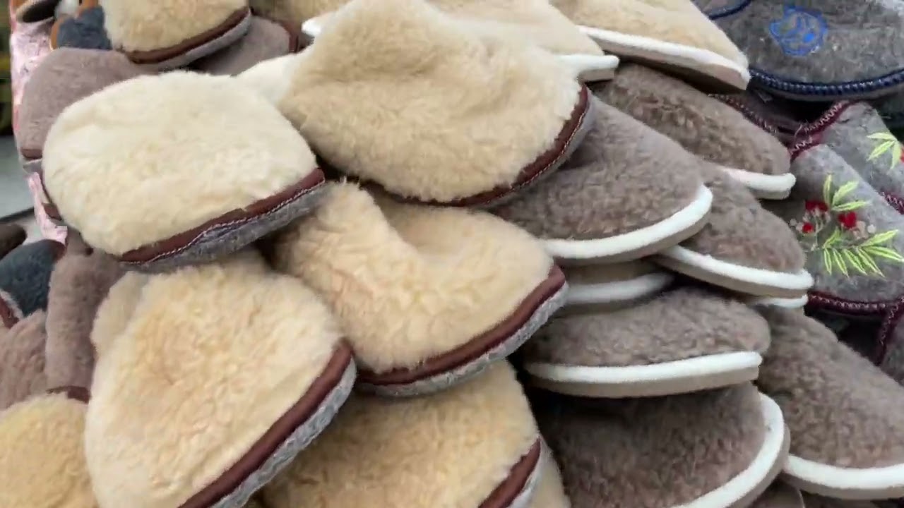 Воскресный рынок в Кольчугино, мясо, рыба, валенки, чайники, шапки...