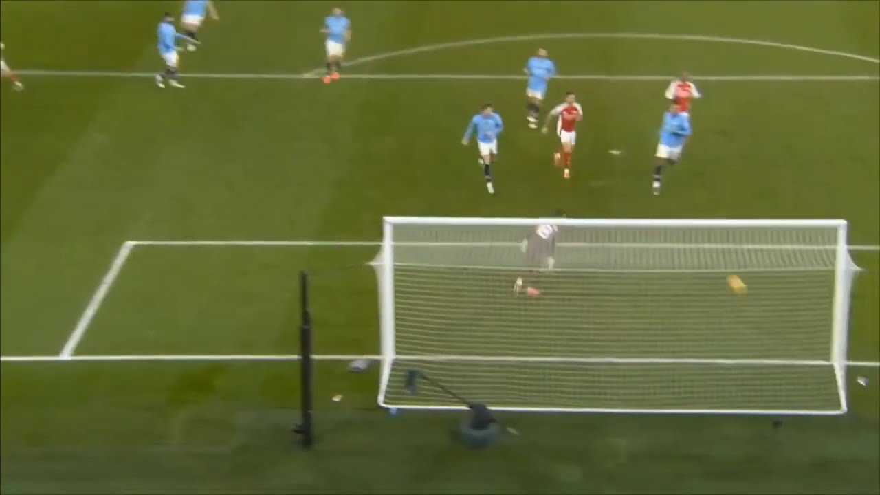 Ethan Nwaneri. made in Hale End ❤️🤍 