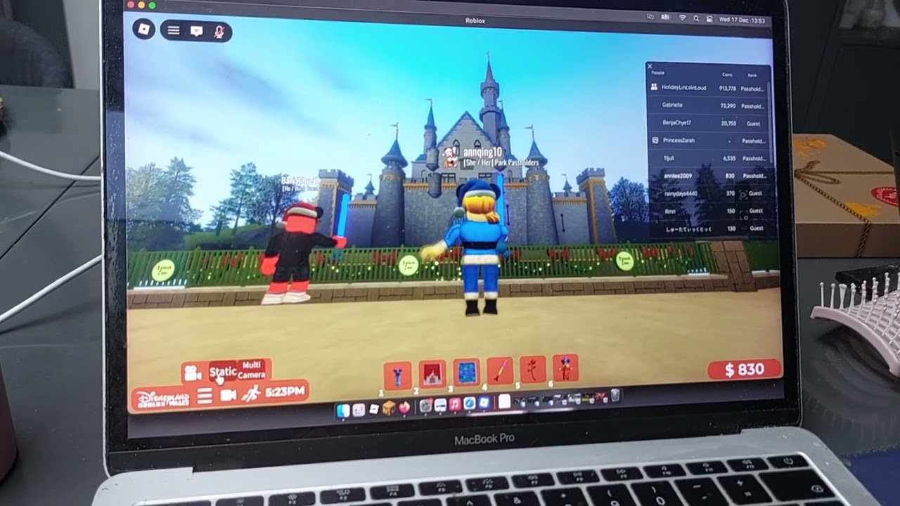 Disneyland Wales: A Frozen Holiday Wish Show. (Pre Show)